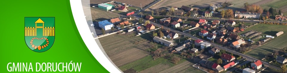 Zdjęcie przedstawia widok z lotu ptaka na miejscowość Doruchów oraz herb gminy.